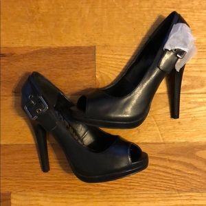 New Black open toes heel 6.5
